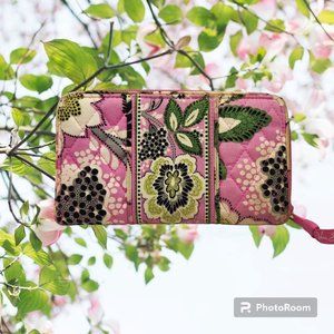 Vera Bradley Priscilla Pink Wallet Zip Close Id Cards Bills And Zip Change Holde